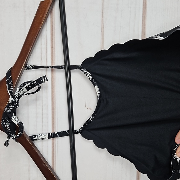 La Blanca Petal Pusher One-Piece Women's - Picture 8 of 14